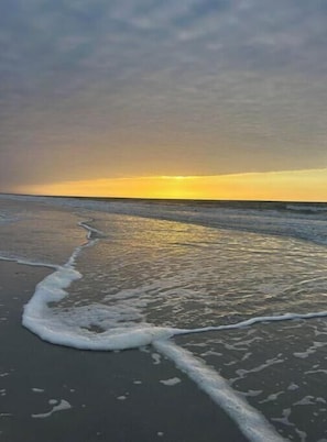 Beach nearby, sun loungers, beach towels