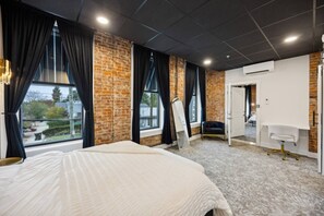 1 slaapkamer, een bureau, een strijkplank/strijkijzer, gratis wifi