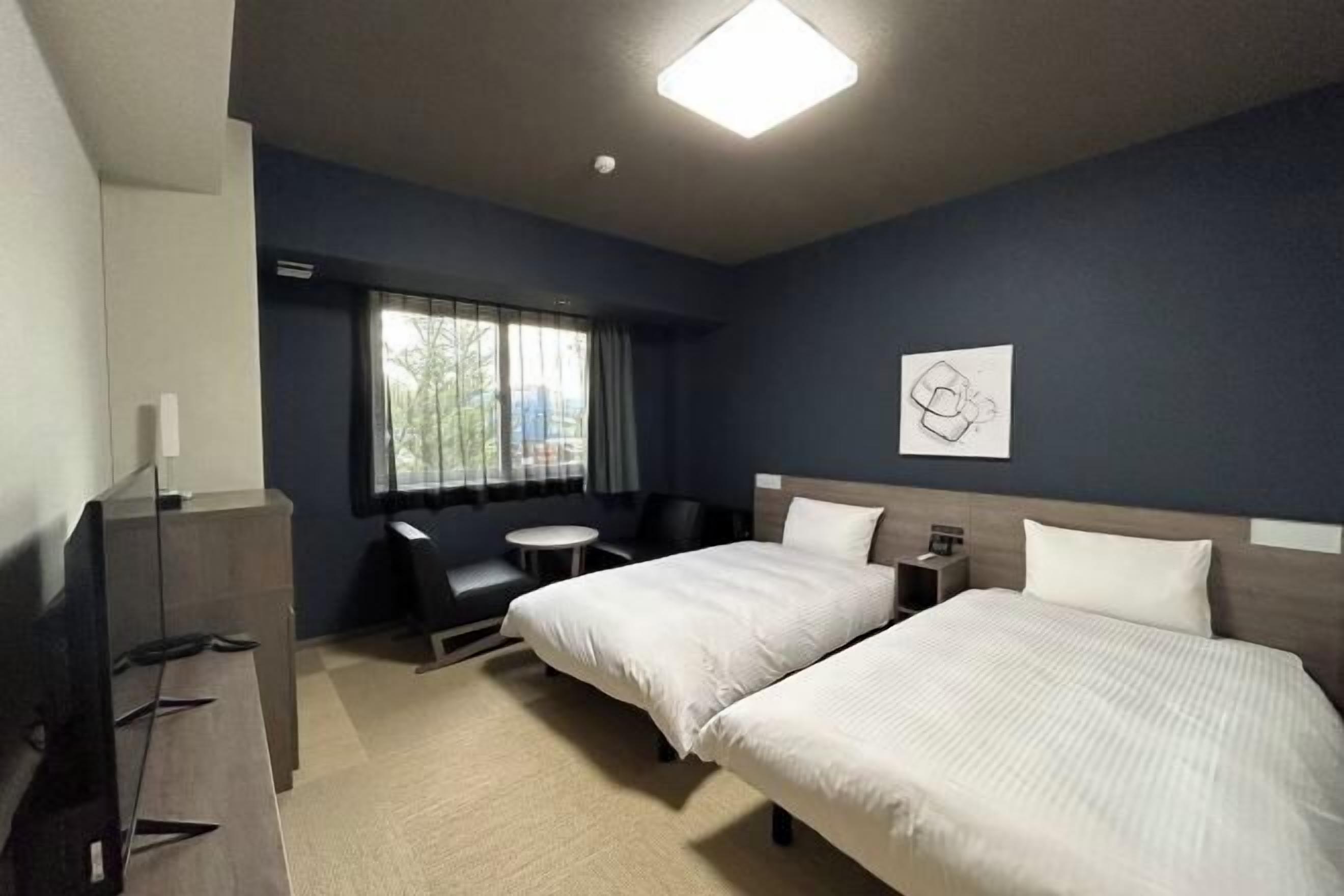 Työpöytä, silitysrauta/-lauta, ilmainen Wi-Fi, vuodevaatteet