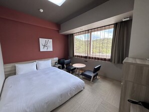 Habitación doble estándar, para no fumadores | Escritorio, tabla de planchar con plancha, wifi gratis y ropa de cama 