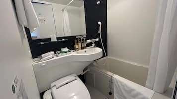 Ensemble douche/baignoire, sĂšche-cheveux, serviettes fournies, shampoing