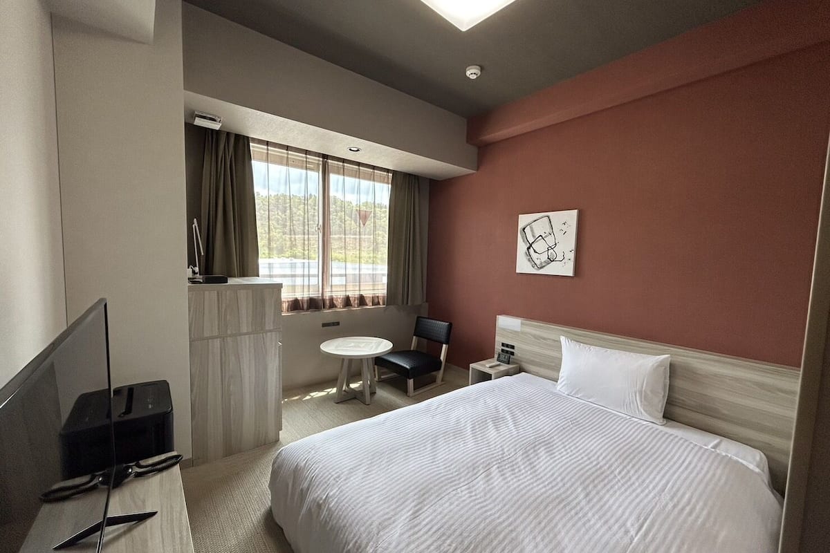 Desk, iron/ironing board (on request), free WiFi, bed sheets