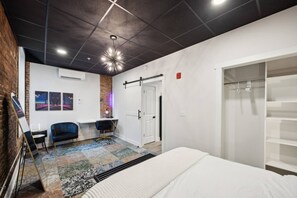 1 bedroom, desk, iron/ironing board, free WiFi