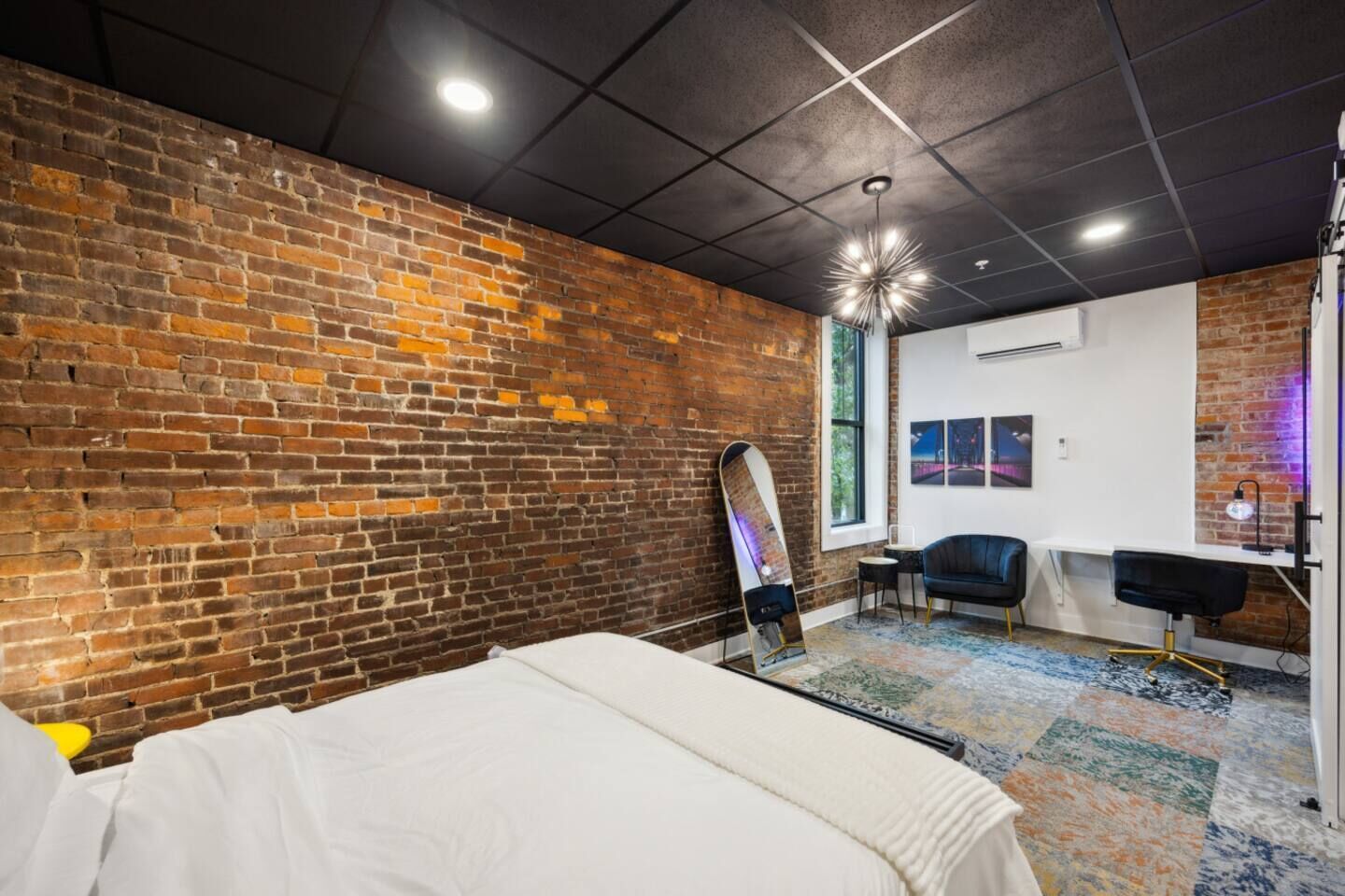 1 slaapkamer, een bureau, een strijkplank/strijkijzer, gratis wifi