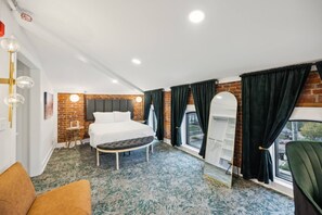 1 bedroom, desk, iron/ironing board, WiFi