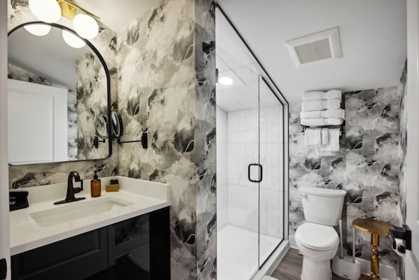 Shower, hair dryer, towels - Boutique Hotel | The Muhammad Ali Suite (Louisville)
