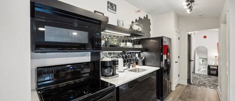 Frigorífic, microones, forn i placa de cuina