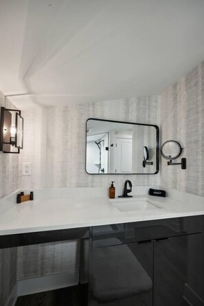 Shower, hair dryer, towels