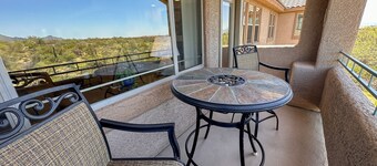 2nd-floor condo with sunset, mtn, & valley views, hot tub, pool, gym, balcony