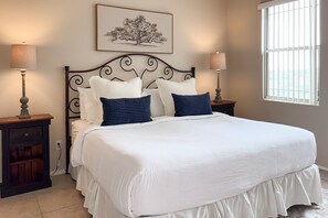 3 habitaciones, tabla de planchar con plancha, internet y ropa de cama 