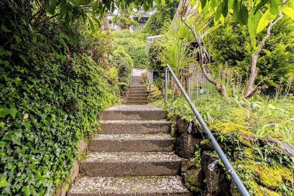 Property grounds - Charming 1 Bedroom Apartment Near University of Washington (Seattle)