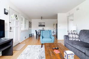 Smart TV - Charming 1 Bedroom Apartment Near University of Washington (Seattle)