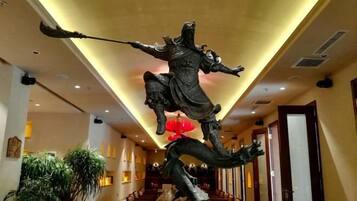 المنشأة من الداخل