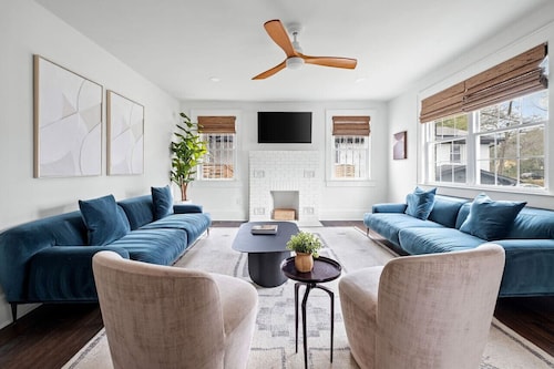 4 Bedroom-Walk to Restaurants! 10 Min. to Downtown