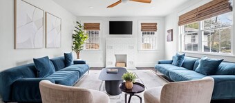 4 Bedroom-Walk to Restaurants! 10 Min. to Downtown