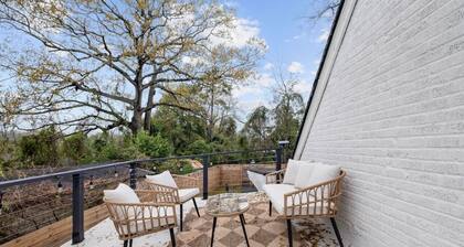 4 Bedroom-Walk to Restaurants! 10 Min. to Downtown