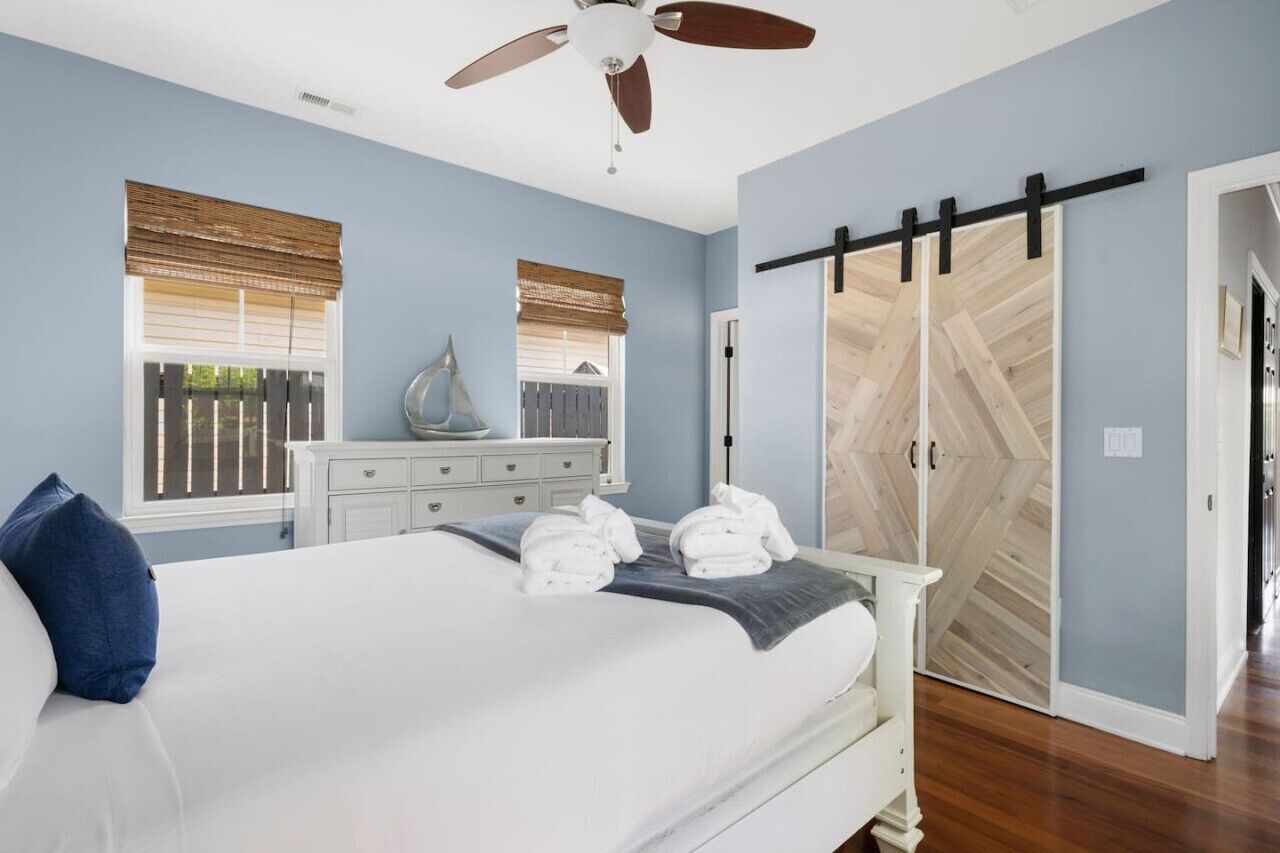 3 bedrooms, iron/ironing board, WiFi, bed sheets