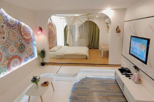 Heyuan Snail House Theme Apartment Renrenle Flagship Store