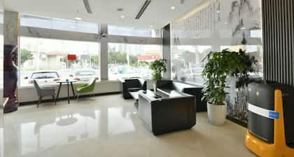Super 8 Preferred Hotel (East High-speed Railway Station Economic Development First Street)