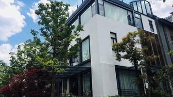 المنشأة من الخارج