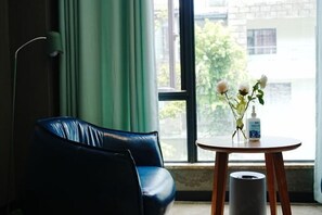 Room - ACME · Yequ Qingshu Inn (Dali)