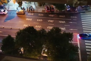 صورة غير مصنفة، 2 من 24، زرّ