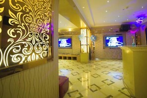 المنشأة من الداخل