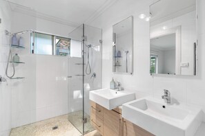 Shower, towels, shampoo