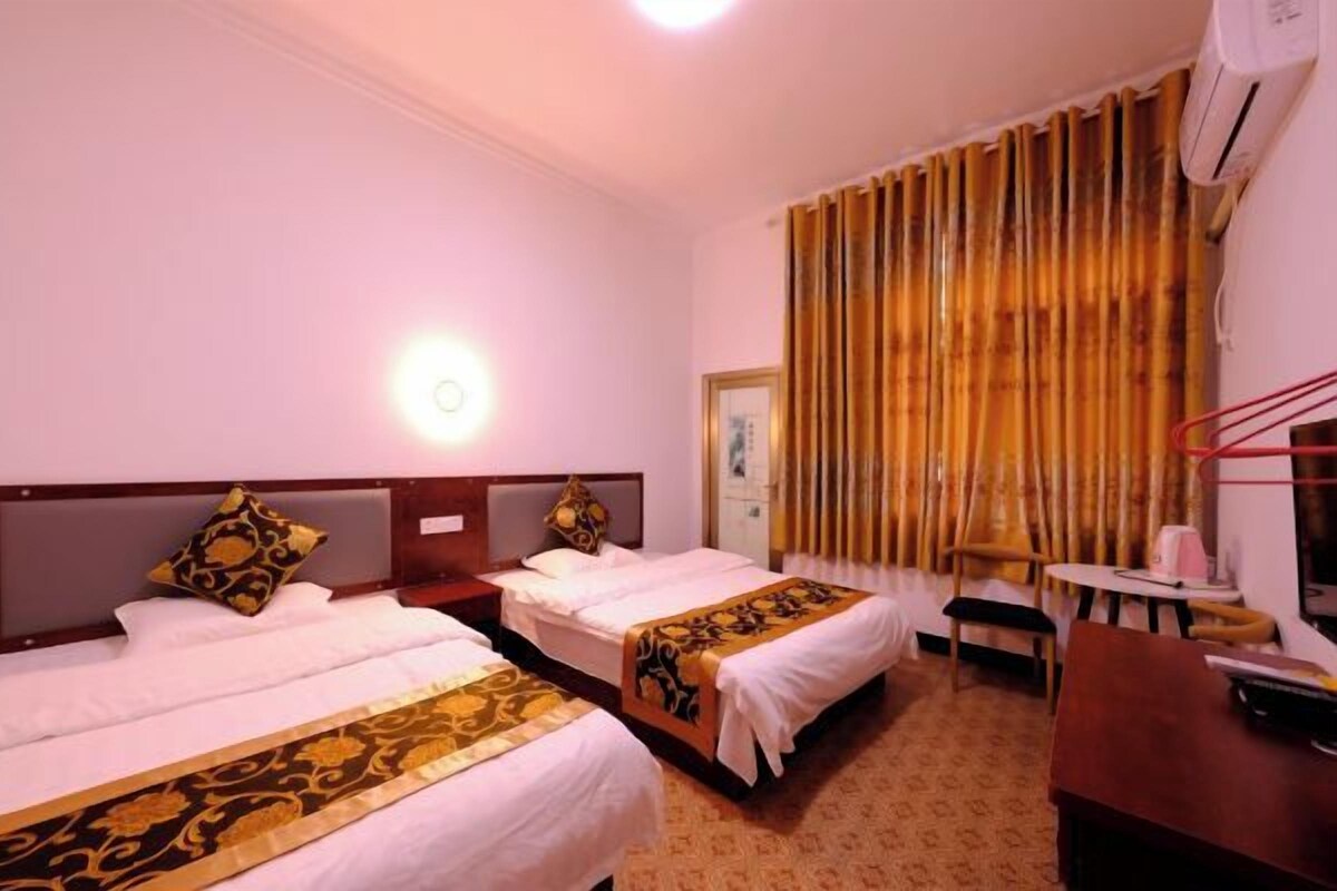 Zhengrong Suiyue Double Occupancy Room (Mountain-View with Expansive Scenery + Pet-Friendly)