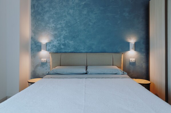 Comfort-Doppelzimmer, Balkon | Hochwertige Bettwaren, Betten mit Memory-Foam-Matratzen, Minibar