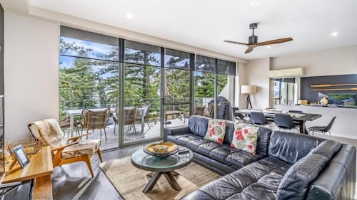 Tradewinds Unit 6 - Beach Front Luxury Unit