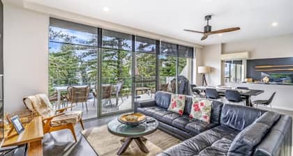 Tradewinds Unit 6 - Beach Front Luxury Unit