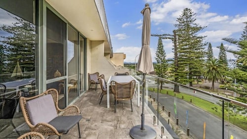 Tradewinds Unit 6 - Beach Front Luxury Unit