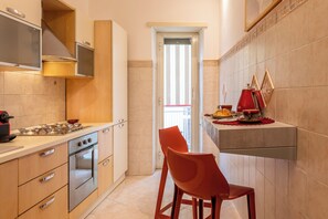 Fridge, microwave, oven, stovetop - Rome Elements Apartment, elegante, raffinato appartamento a 15 minuti dal centro (Roma)