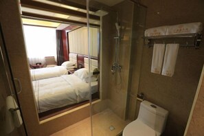 Down comforters, minibar, desk, blackout drapes - Guang'anxin Hotel (Barkol)