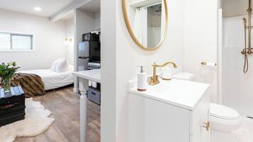 Shower, hair dryer, towels