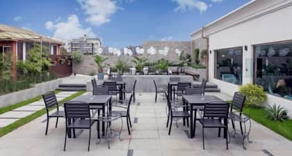 Hawaii Hotel (Leshan Jiaxing Road Food Street)