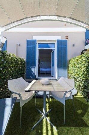 Chambre Double avec Terrasse, vue sur Mer | Terrace/patio