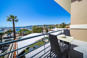 Chambre Double Prestige avec Balcon, vue Mer | Balcony - Le Rabelais (Le Lavandou)