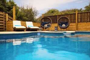 Piscina all'aperto, una piscina riscaldata