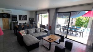 Smart TV, video games, ping pong, music library - Maison de Vacances Avec Piscine - La Maison des Lacs (Lesmont)