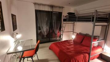 3 bedrooms, desk, iron/ironing board, travel crib