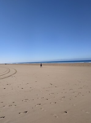 Plage à proximité, chaises longues