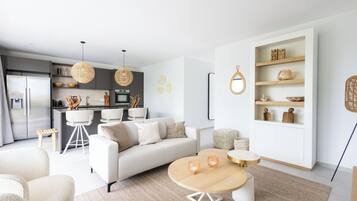 Leilighet – comfort | Oppholdsområde | TV