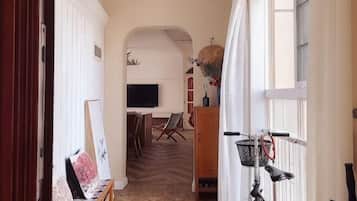 Cribs/infant beds