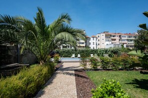 Property grounds - 147 Chic Porto Hideaway: Pool & Garden (Porto)