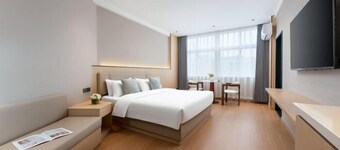 Cloud Hening and Manhua Hotel