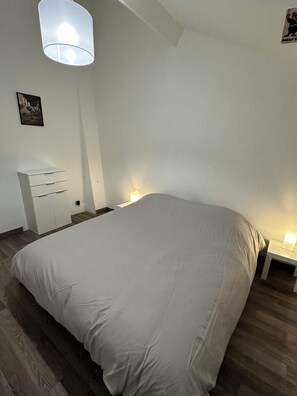 2 chambres, fer et planche à repasser, Wi-Fi, literie fournie