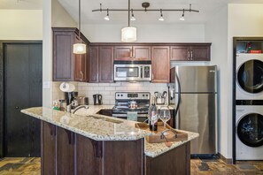 Fridge, microwave, oven, stovetop - Cozy One Bedroom Apartment with Pool and HotTub (Canmore)