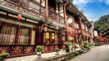 المنشأة من الخارج